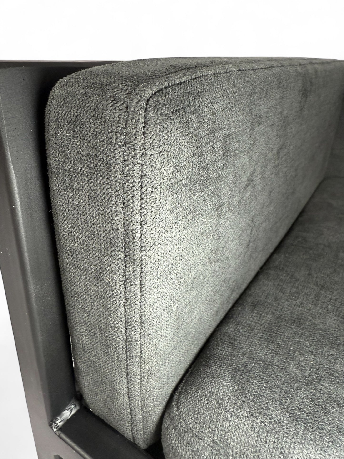 Mickey Low โ Noir Edition Dog Bed (Black Powder-Coated Steel)